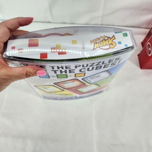 Simon Flash Hasbro Electronic Game Cubes with Light Sound & Changing Colors NEW - Picture 5 of 5